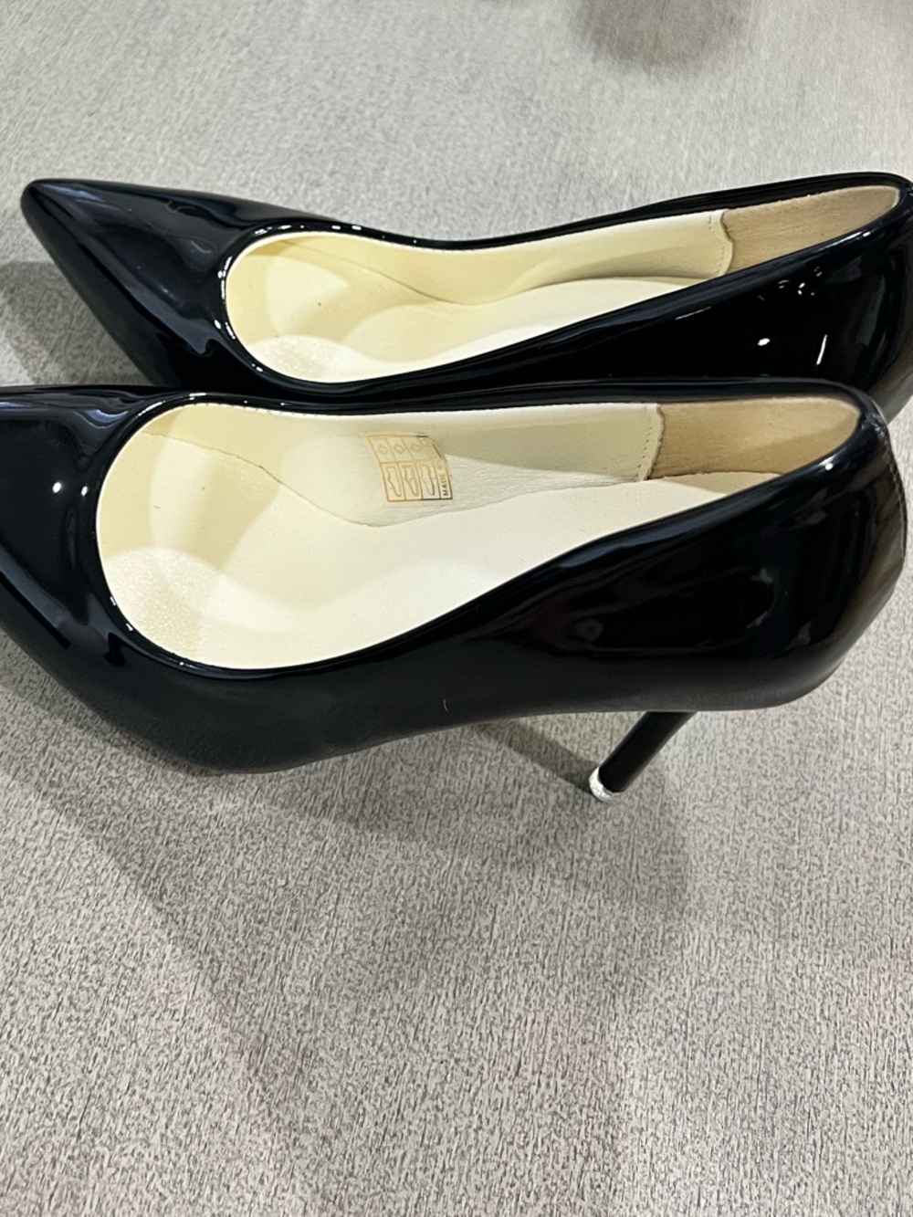 SHEIN Black Heels - Picture 3 of 4